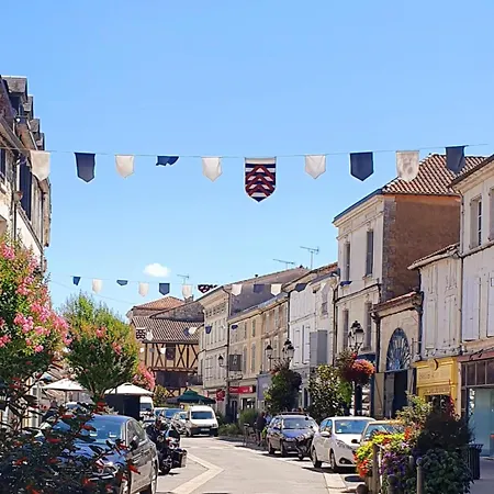 Maison Chinsa Holiday home Saint-Angeau